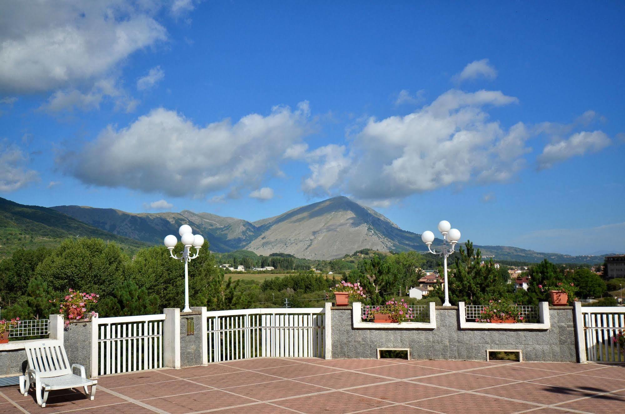 Grand Hotel Delle Rocche Rocca di Mezzo Exterior photo