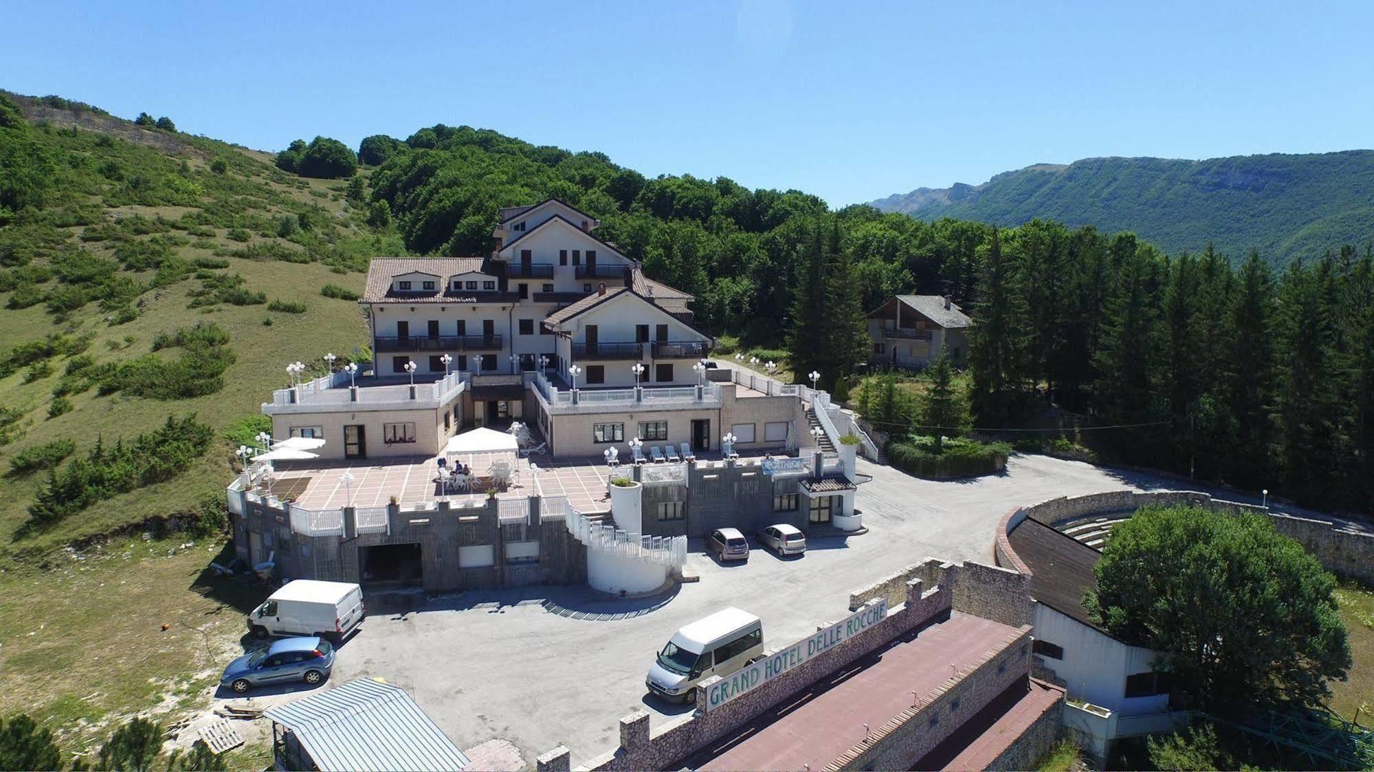 Grand Hotel Delle Rocche Rocca di Mezzo Exterior photo